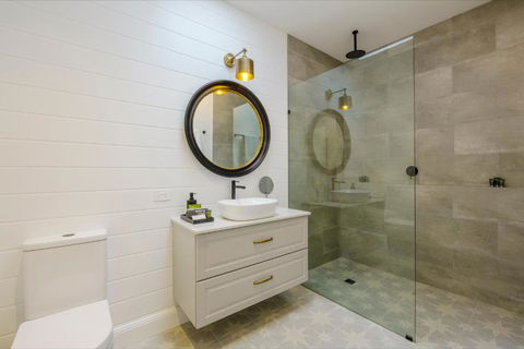 MAIN STREET RETREAT - King BRs, Comp Minibar, Breakfast Prov, Fireplaces - Northern Rivers Accommodation 2