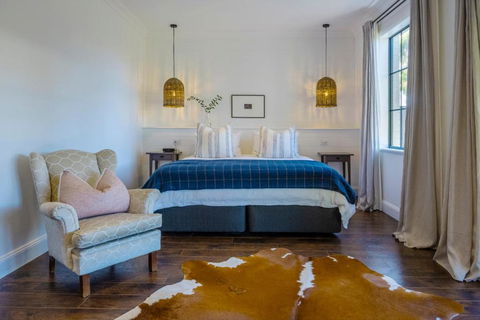 MAIN STREET RETREAT - King BRs, Comp Minibar, Breakfast Prov, Fireplaces - Northern Rivers Accommodation 0