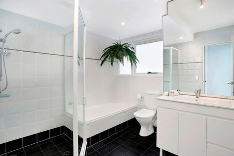 MAN29 - Beautiful 2 BR Apartment Manly Wharf Views - Northern Rivers Accommodation 3