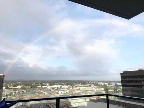 M-city Shopping Center Apartment - Executive Twin King Ensuites - Fully Equipped - Free Parking, Fast Wifi, Smart TV, Netflix, Complementary Drinks & Amenities - Clayton 3168 - Northern Rivers Accommodation 2