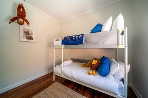 Marble At South Plympton - 4BR Modern WiFi - Northern Rivers Accommodation 2