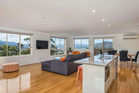 Mayhill Views Space And Style - Northern Rivers Accommodation 1