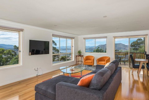 Mayhill Views Space And Style - Northern Rivers Accommodation 0