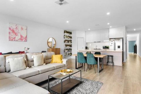 Mellow&Modernized Townhouse-3Beds-Quiet-Anzac Hwy - Northern Rivers Accommodation 0