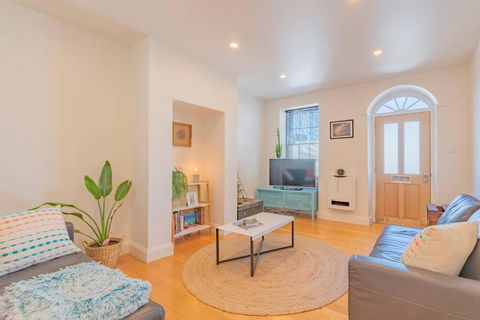 MELVINGTON BOUTIQUE APARTMENT IN HOBART CBD O - Northern Rivers Accommodation 0