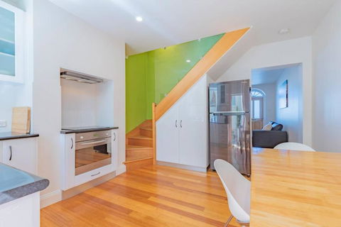 MELVINGTON BOUTIQUE APARTMENT IN HOBART CBD O - Northern Rivers Accommodation 2