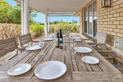 Mid Century 4 Bedroom Getaway In Barossa Vineyard - Northern Rivers Accommodation 3