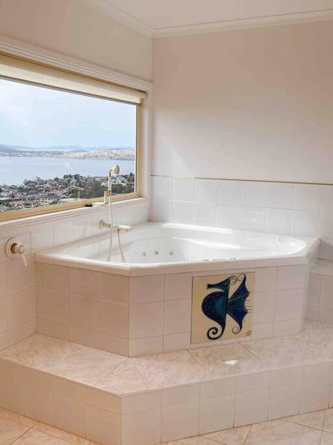 Millions View - Hobart - Northern Rivers Accommodation 1
