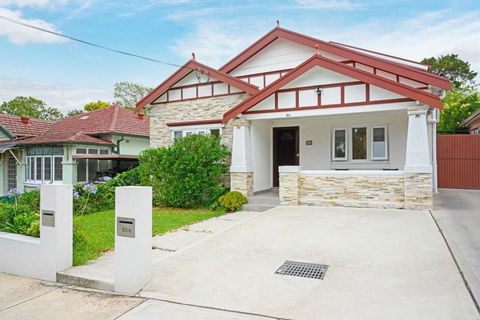 Mins To Mall Convenient 3 Beds Classic Charm Home - Northern Rivers Accommodation 0