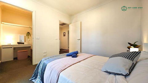 Modern 2-Bedroom Townhouse Near DFO & RMIT - Northern Rivers Accommodation 3