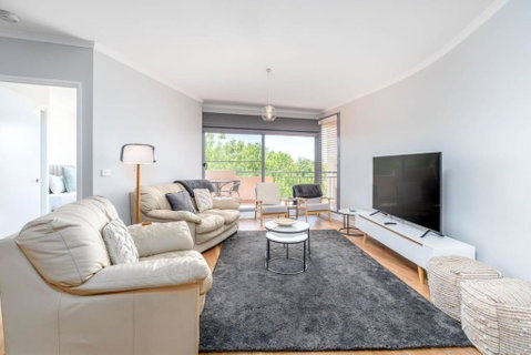 Modern And Homely 2BR Burke Crescent Apartment - Northern Rivers Accommodation 0