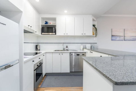 Modern And Homely 2BR Burke Crescent Apartment - Northern Rivers Accommodation 3