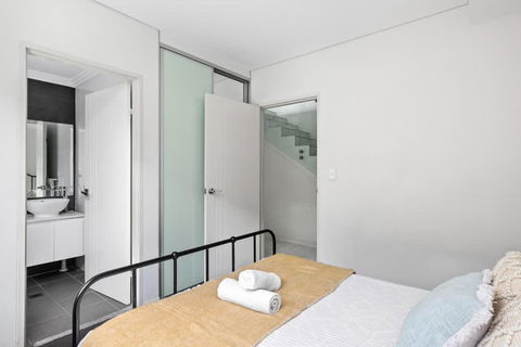 Modern Ensuite Queen Room - Serene Spot At Revesby - Northern Rivers Accommodation 1