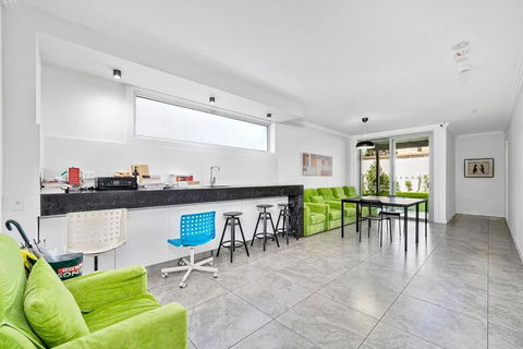 Modern Self-contained Studio At Crows Nest - Northern Rivers Accommodation 1