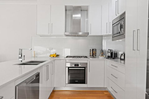 Modern Scarborough Townhouse - Northern Rivers Accommodation 2