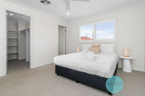 Modern Townhouse In The Heart Of Adamstown - Northern Rivers Accommodation 1