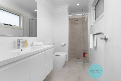 Modern Townhouse In The Heart Of Adamstown - Northern Rivers Accommodation 2