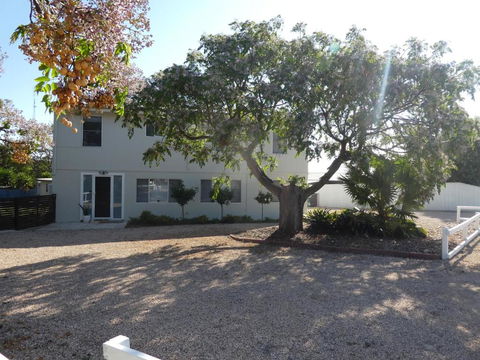 Moonta Bay Stylish Large Home 3 Min Walk From Beach And Jetty - Northern Rivers Accommodation 2