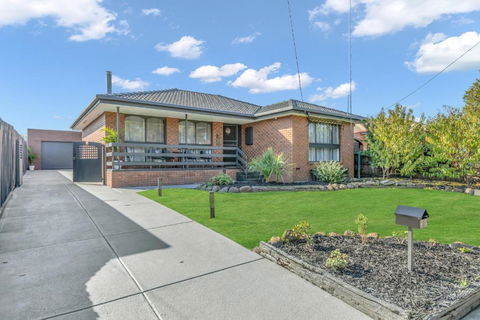 Newly Renovated House Near Melbourne Airport - Northern Rivers Accommodation 0