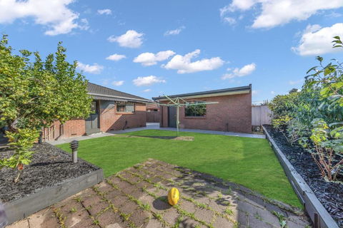 Newly Renovated House Near Melbourne Airport - Northern Rivers Accommodation 1