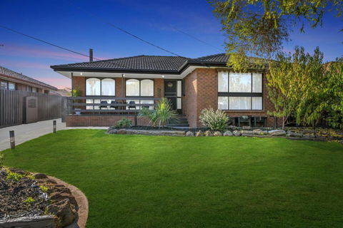 Newly Renovated House Near Melbourne Airport - Northern Rivers Accommodation 2