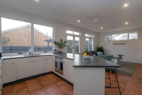 Morris And Eaton Cottages - 3BR WiFi Parking - Northern Rivers Accommodation 2