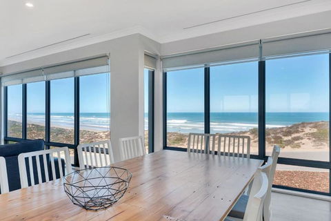 Nauticus - 82 Surfers Parade Middleton - BYO Linen - Northern Rivers Accommodation 1