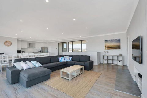 Nauticus - 82 Surfers Parade Middleton - BYO Linen - Northern Rivers Accommodation 2