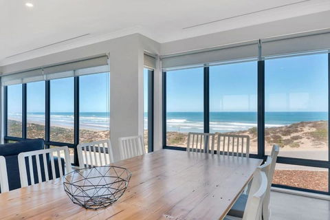 Nauticus - 82 Surfers Parade Middleton - BYO Linen - Northern Rivers Accommodation 0