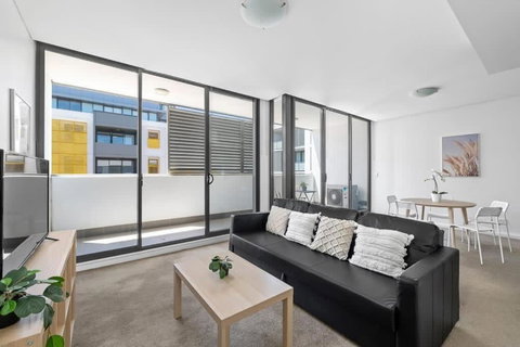 NEW 3BR Apt In Kingsgrove Sleeps 7 - Northern Rivers Accommodation 3
