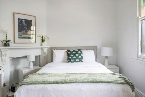 Newtown Nest - Chic Terrace Living Off King Street - Northern Rivers Accommodation 1
