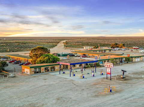 Nullarbor Roadhouse - Northern Rivers Accommodation 0