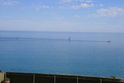 Ocean Blue KI. Absolute Ocean Front, Free WiFi - Northern Rivers Accommodation 3