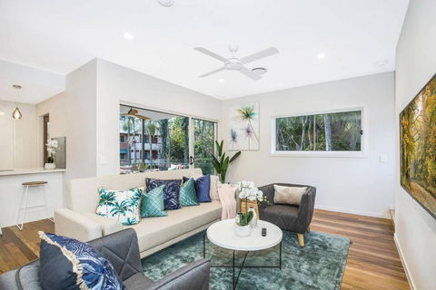 Park Avenue Townhouse Retreat Brisbane Sleeps 10 - Northern Rivers Accommodation 3