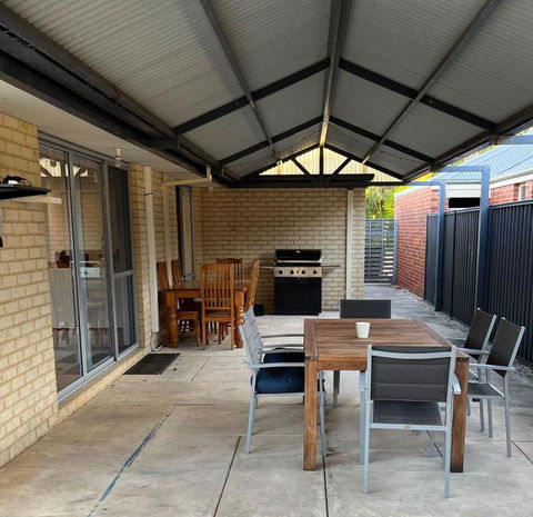 Parkside Pool Home In Aubin Grove - Northern Rivers Accommodation 2