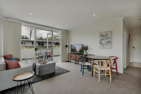 Peaceful 1-Bed Apartment Close To Lonsdale St - Northern Rivers Accommodation 0