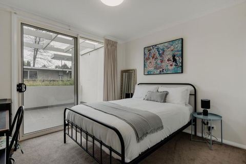 Peaceful 1-Bed Apartment Close To Lonsdale St - Northern Rivers Accommodation 2