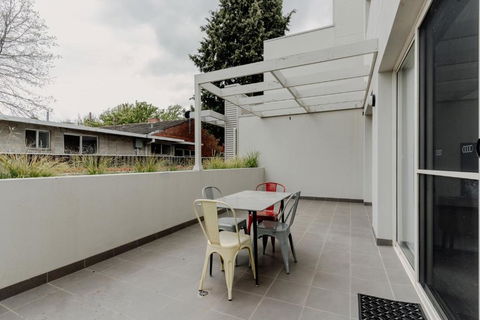 Peaceful 1-Bed Apartment Close To Lonsdale St - Northern Rivers Accommodation 3