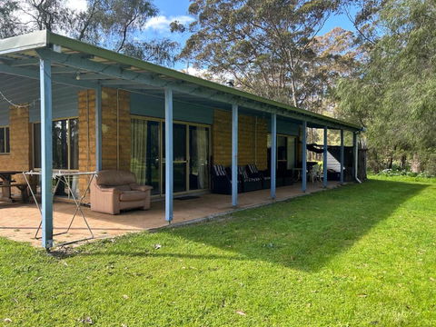 Peacock - Northern Rivers Accommodation 2
