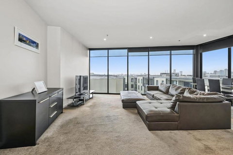 Portside Bliss Your Urban Escape In Melbourne - Northern Rivers Accommodation 2