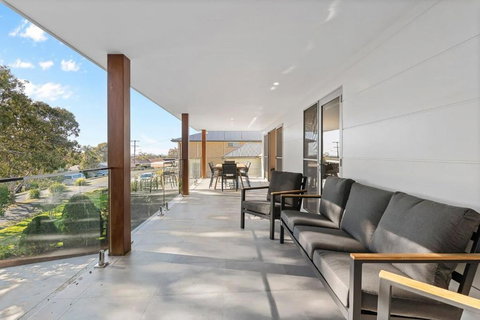 Perfect Beachhouse Lakes Surf At Your Feet - Northern Rivers Accommodation 3