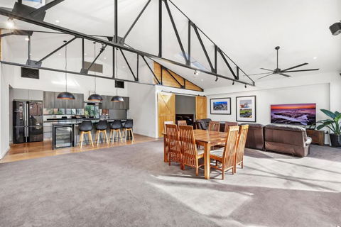 Platinum Precinct - The Penthouse - Northern Rivers Accommodation 3