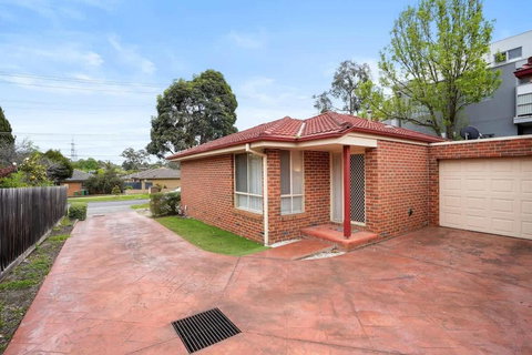 Perfectly Located Townhouse In Heart Of Ringwood - Northern Rivers Accommodation 0