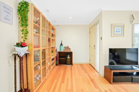 Perfectly Located Townhouse In Heart Of Ringwood - Northern Rivers Accommodation 3