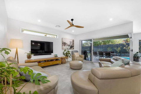 Pet Friendly Holiday Home With Pool On Alex - Northern Rivers Accommodation 2