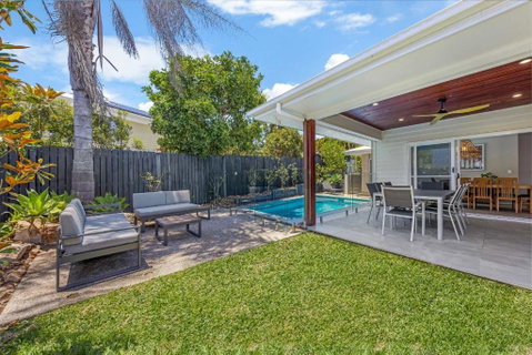 Pet Friendly Holiday Home With Pool On Alex - Northern Rivers Accommodation 3