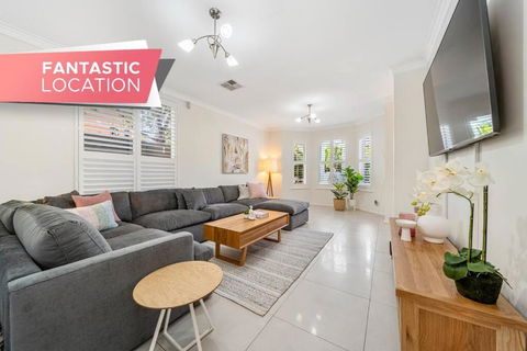 Petal And Bloom - 3BR Family CBD - Northern Rivers Accommodation 0