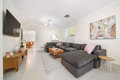 Petal And Bloom - 3BR Family CBD - Northern Rivers Accommodation 3