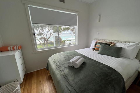 PIPI SHACK - Iconic Waterfront Shack Binalong Bay - Northern Rivers Accommodation 3