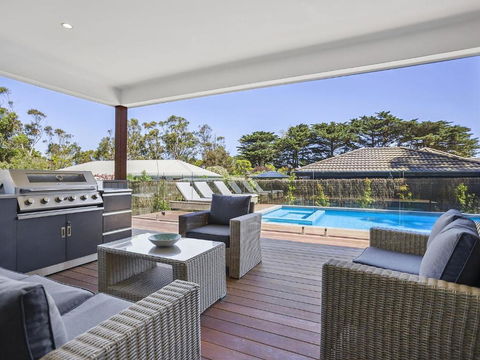 Pool And Spa - 300m Walk To Beach - Northern Rivers Accommodation 1